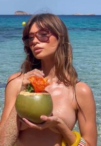 Anastasiia Mitina-025-Fabulous