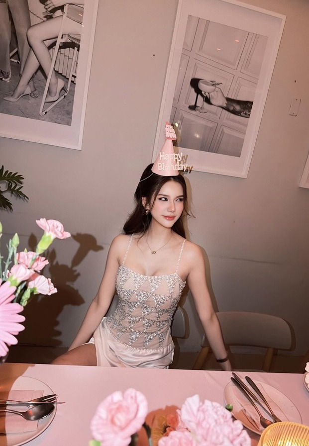 Eye Ketarinn ครีเอเตอร์สาวไทย