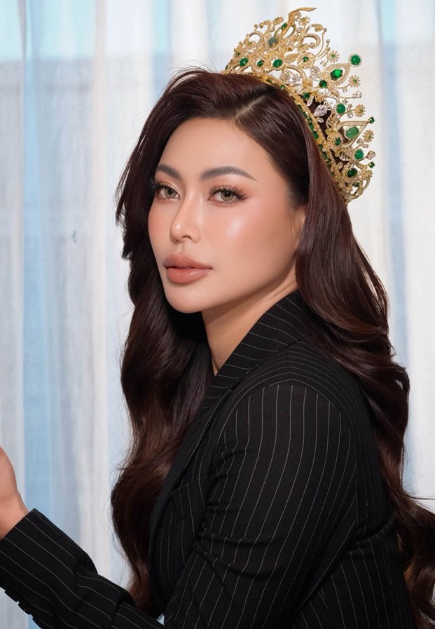 กชเบล ศรัณย์รัชต์ สวมมงกุฎเต็มยศ ถ่ายระยะใกล้