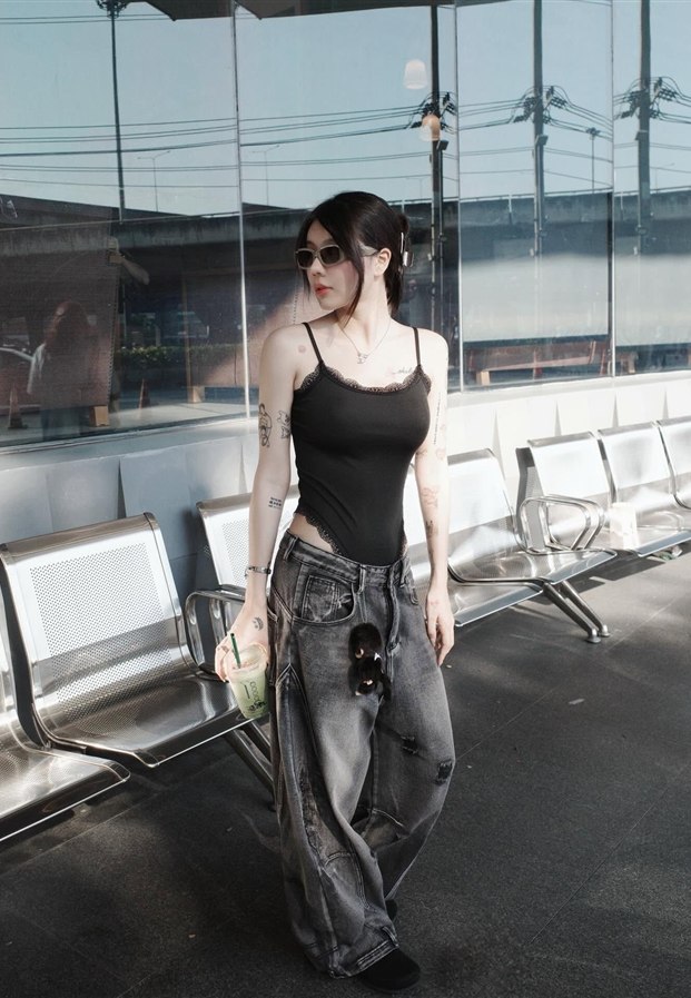 ใบเฟิร์นแมนยู สาวสวย