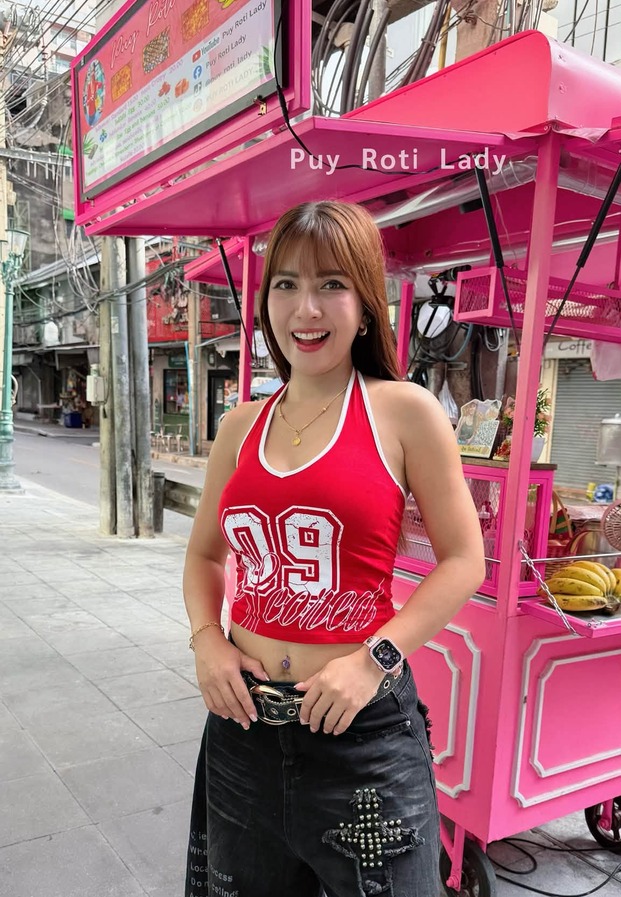 เสื้อกล้ามแดงเบอร์ 09 หน้ารถเข็นสีชมพู