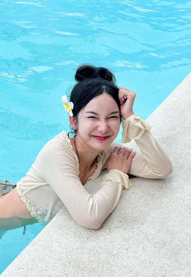 นิก ชัฏชฎา ยิ้มริมสระ ดอกลีลาวดีทัดหู